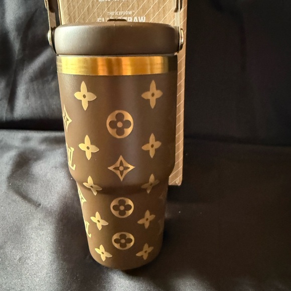 New Stanley 20oz Laser Engraved Brown and Gold Patterned Tumbler with Handle - Picture 6 of 7